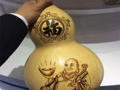 Laser engraving on wood artware